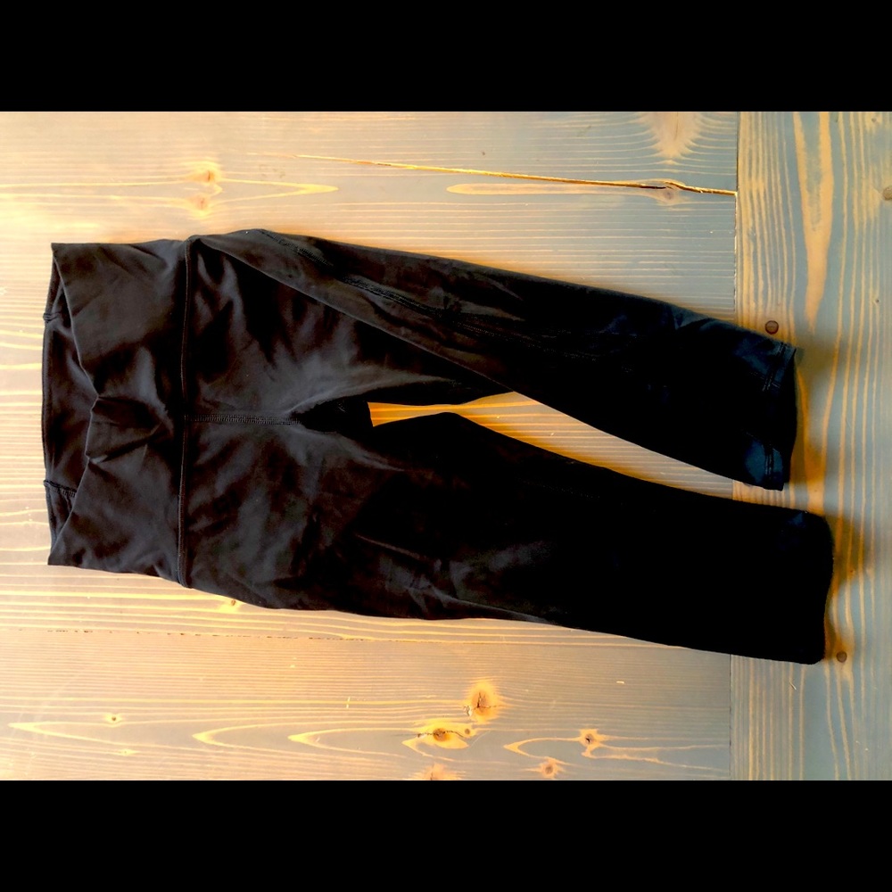Lululemon Black Capri w/Mesh